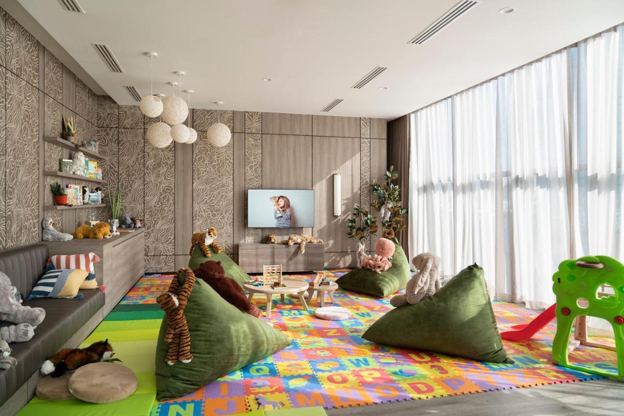 Ascott Embassy Sathorn Bangkok Hotel Bagian luar foto A nursery in a hotel