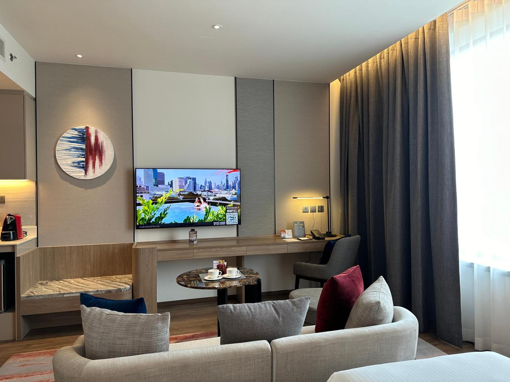 Ascott Embassy Sathorn Bangkok Hotel Bagian luar foto A suite at the hotel