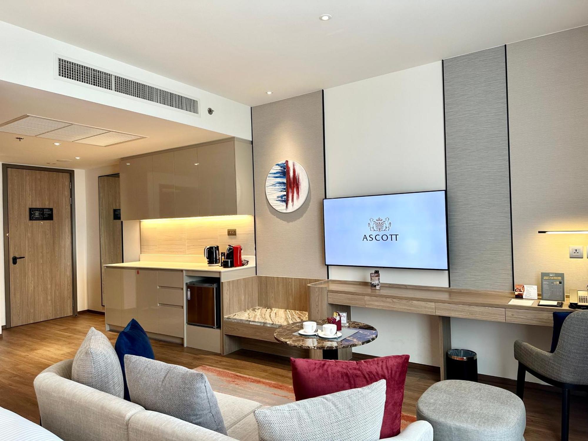 Ascott Embassy Sathorn Bangkok Hotel Bagian luar foto A suite at Ascott Suites, Kuala Lumpur