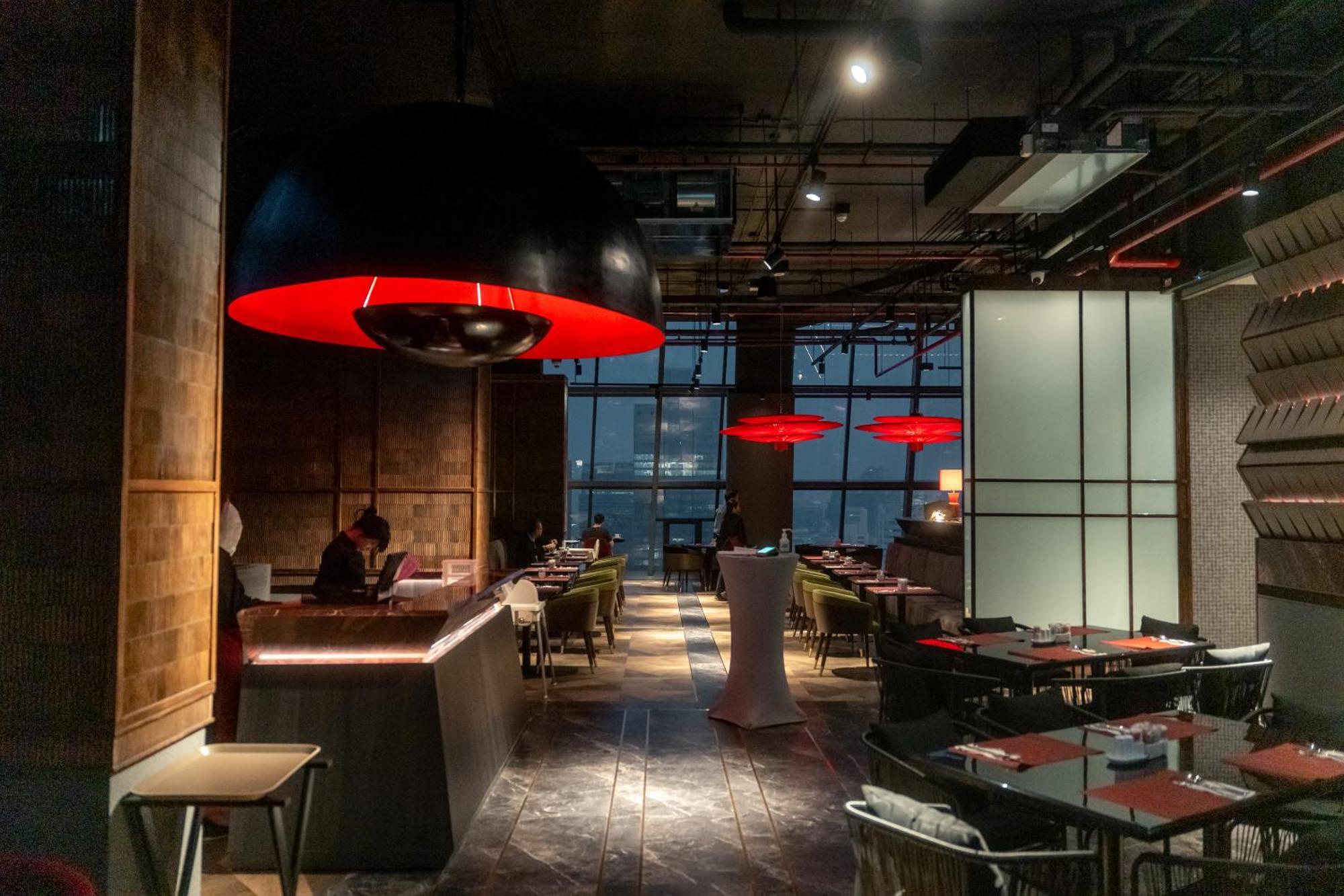 Ascott Embassy Sathorn Bangkok Hotel Bagian luar foto Interior of the restaurant