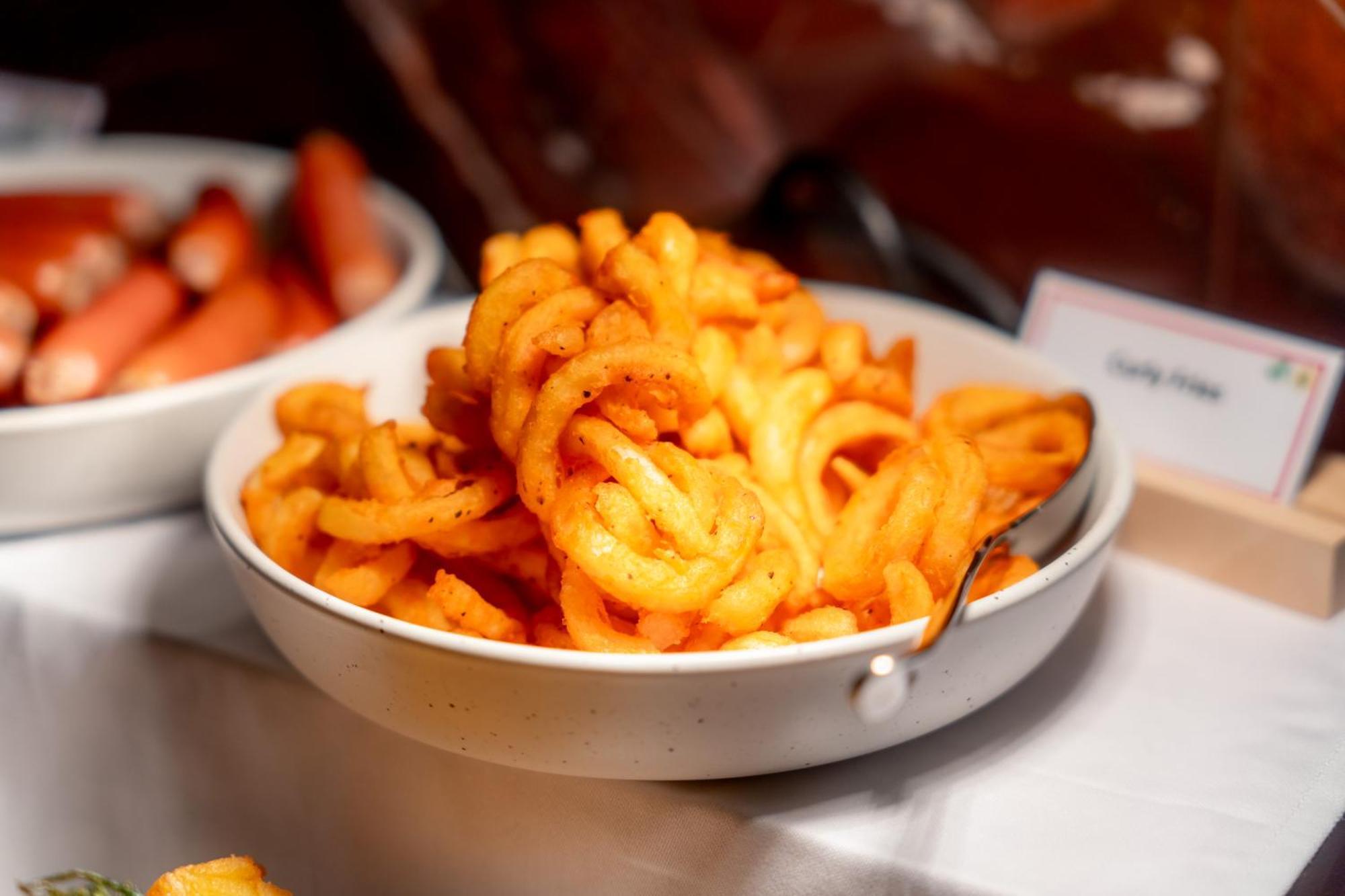 Ascott Embassy Sathorn Bangkok Hotel Bagian luar foto A bowl of masala fries