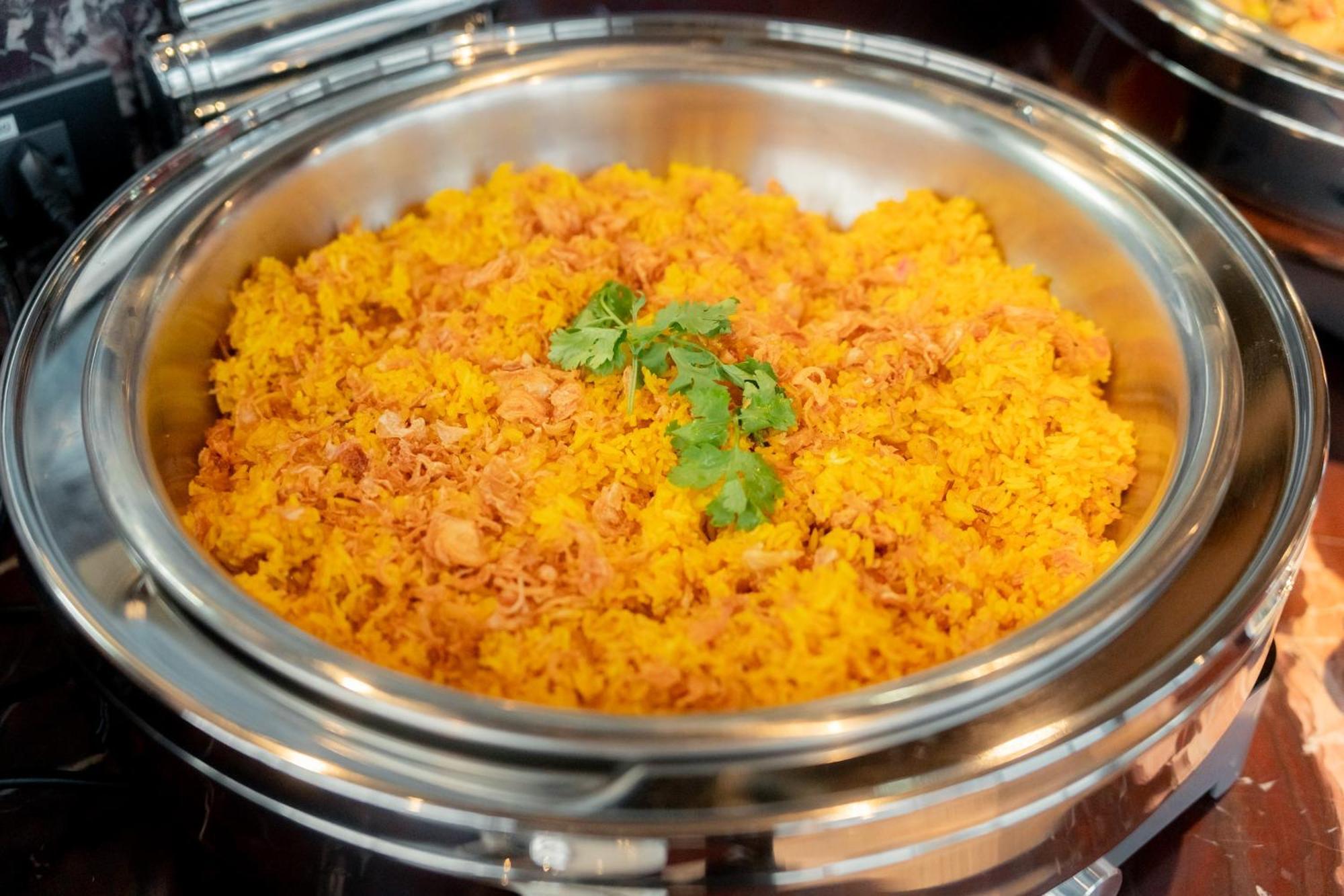 Ascott Embassy Sathorn Bangkok Hotel Bagian luar foto Biryani
