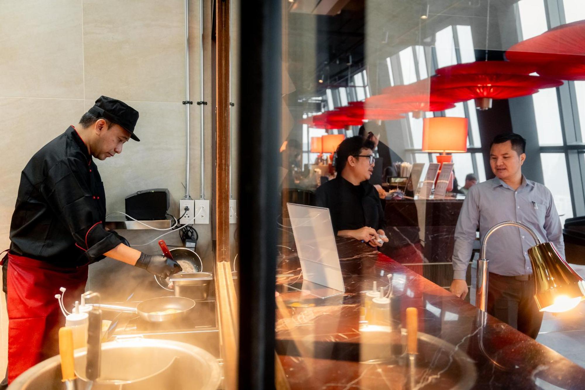 Ascott Embassy Sathorn Bangkok Hotel Bagian luar foto A restaurant in Kuala Lumpur, Malaysia