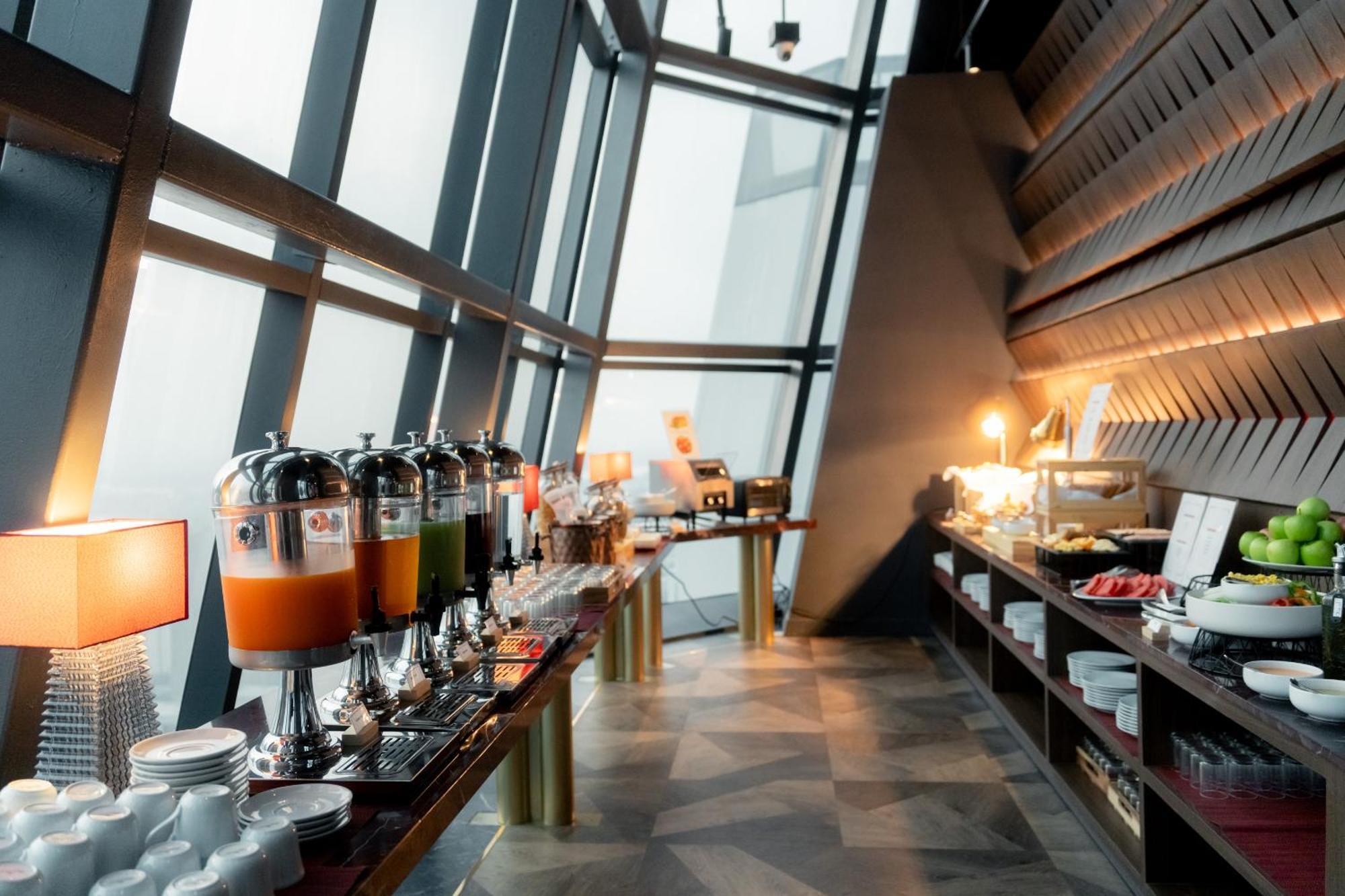 Ascott Embassy Sathorn Bangkok Hotel Bagian luar foto The lounge at the airport