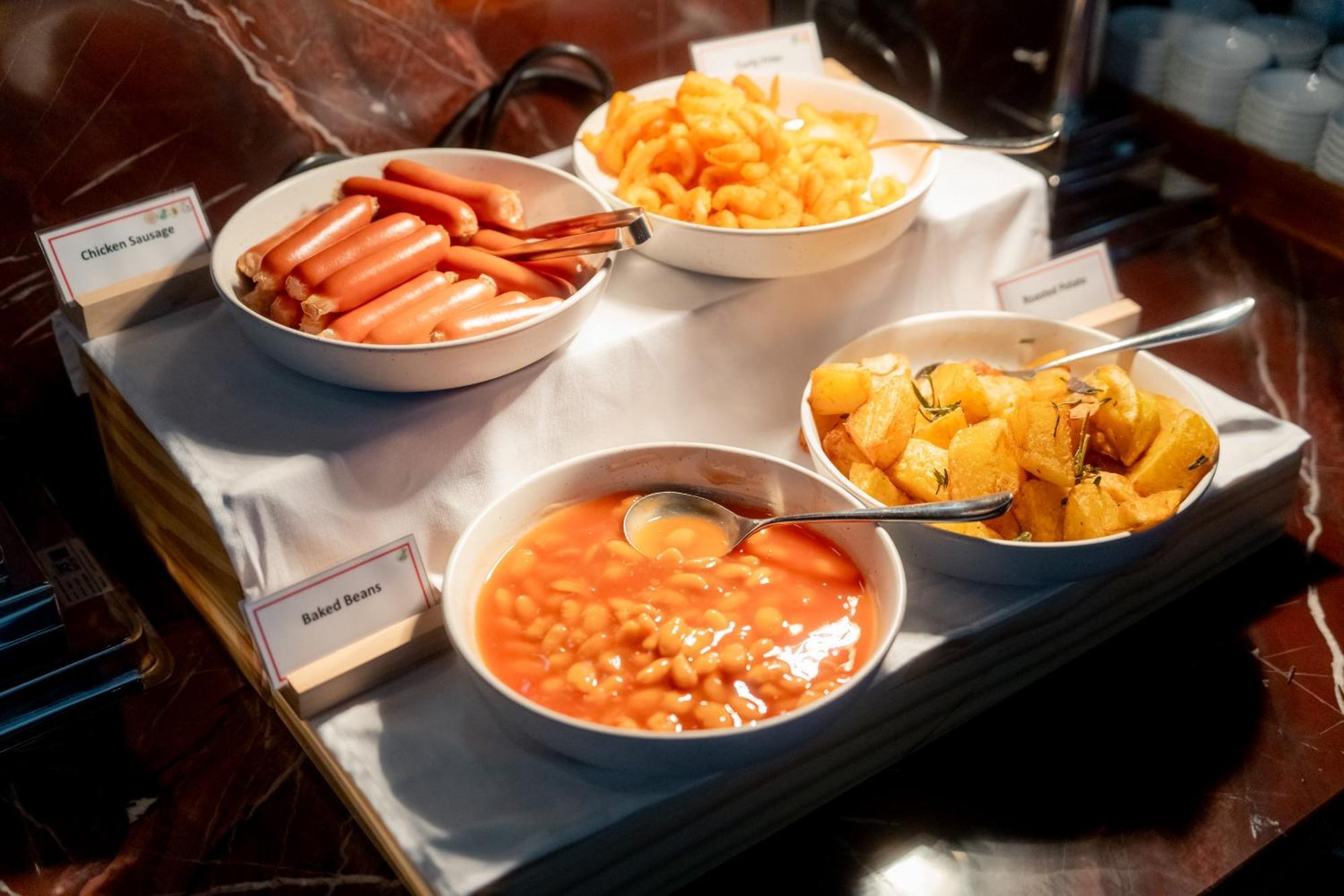 Ascott Embassy Sathorn Bangkok Hotel Bagian luar foto Baked beans