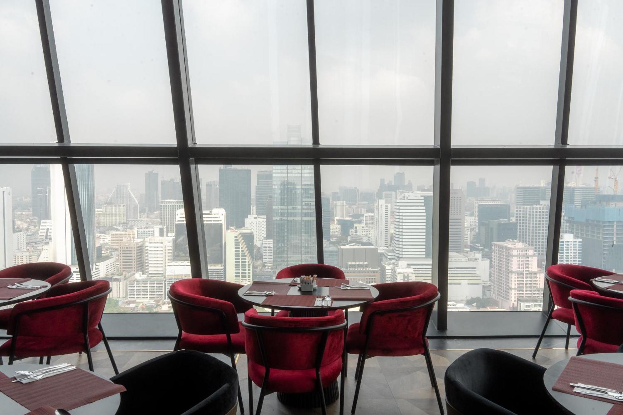 Ascott Embassy Sathorn Bangkok Hotel Bagian luar foto View from the restaurant