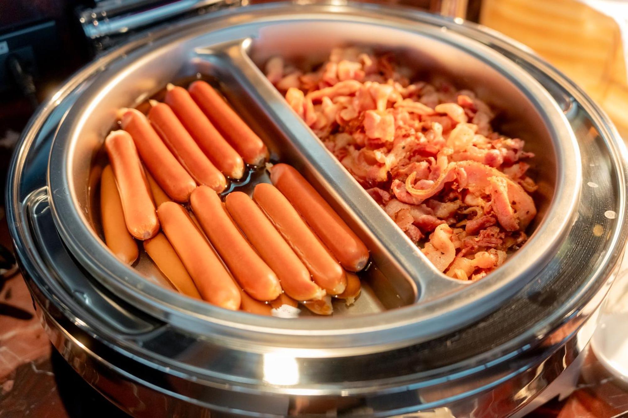 Ascott Embassy Sathorn Bangkok Hotel Bagian luar foto A chafing dish with two compartments