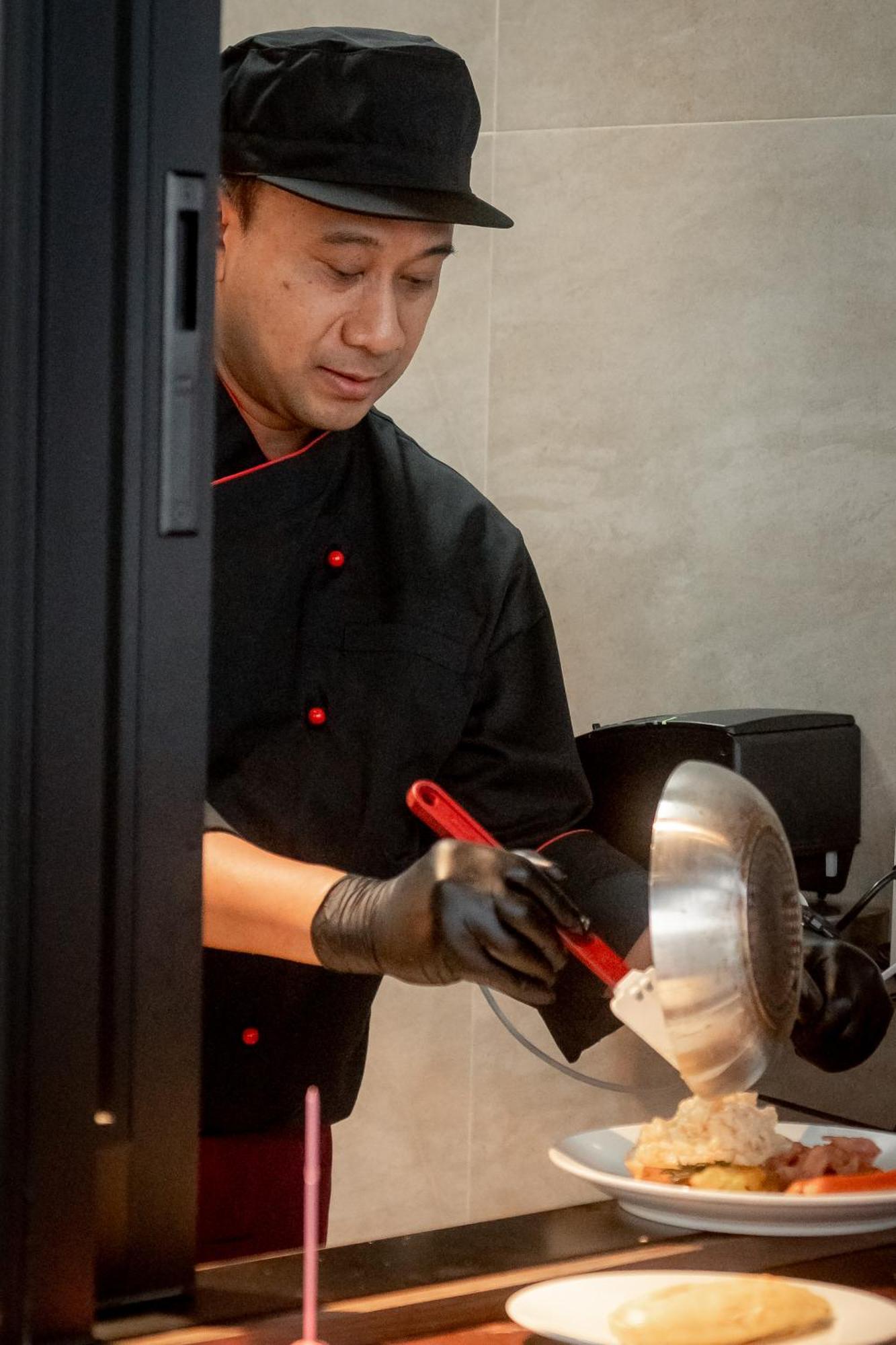 Ascott Embassy Sathorn Bangkok Hotel Bagian luar foto A waiter writing down an order
